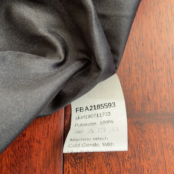 Skirt. Size XS. Color white red and black - Picture 5 of 10